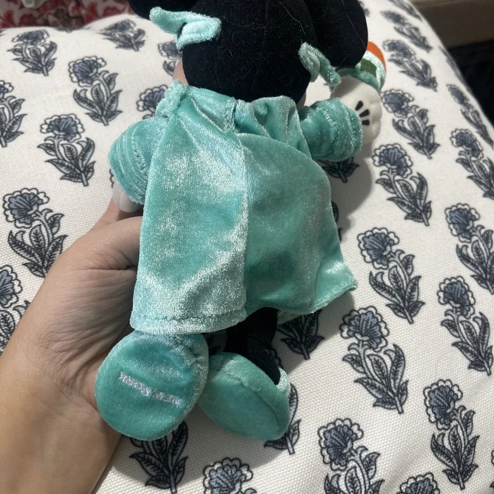 Disney Store Minnie Mouse Statue of Liberty New York 8in Beanie Plush